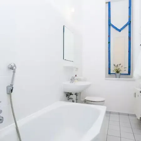 Comfortable 2-room For Rest & Work P-berg דירה *