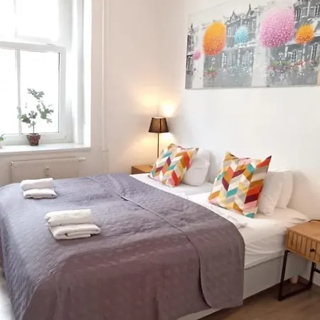 Comfortable 2-room For Rest & Work P-berg アパート ベルリン